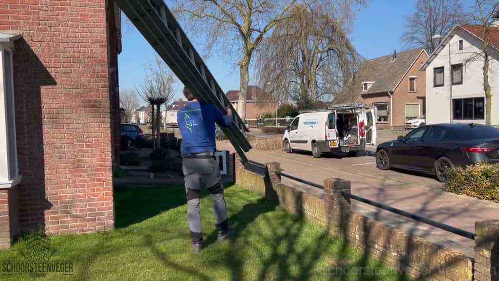 Schoorsteen onderhoud Veendam ladder bus